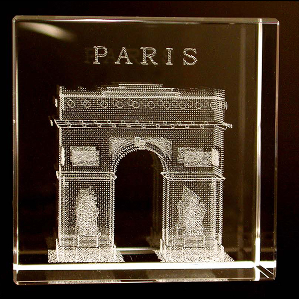 Триумфальная арка в Париже - французский сувенир