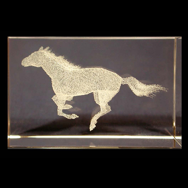 Лошадь в галопе - стеклянный сувенир