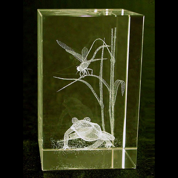 Лягушка и стрекоза - сувенир из стекла