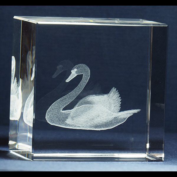 Лебедь - сувенир в стекле